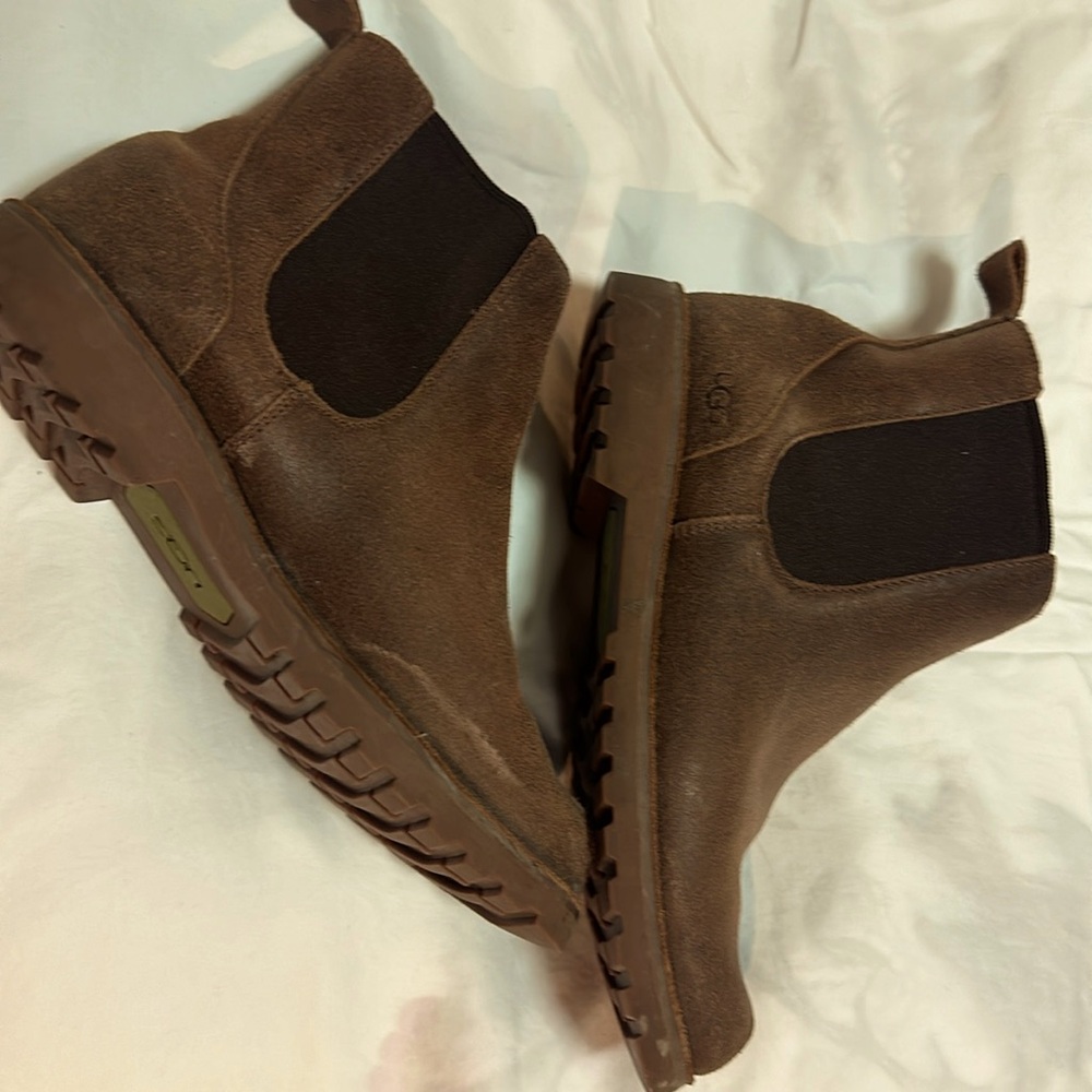 Ugg Calum Boots. Size 7 ladies or 4 kids.